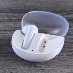 Wireless Earbuds vs. Over-Ear Headphones: A Comprehensive Buying Guide