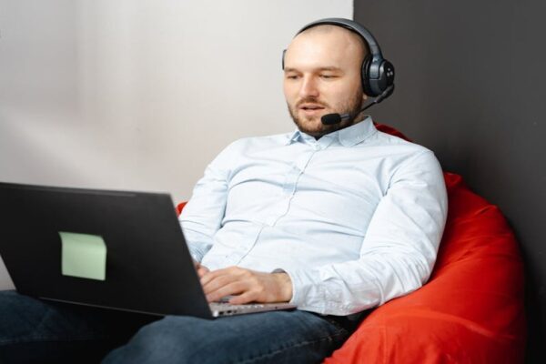 How to Become a Virtual Assistant and Work from Anywhere