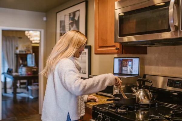 Create and Sell Online Courses: A Step-by-Step Guide to Digital Product Success