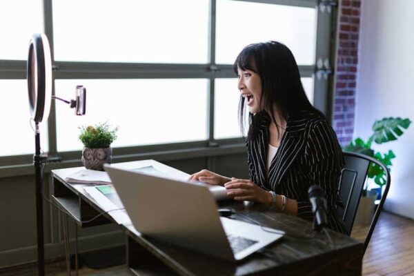 4K Webcam Face-Off: Frame Rates, Low-Light Performance, and Software Integration for Professional Streamers and Content Creators - Featured Image