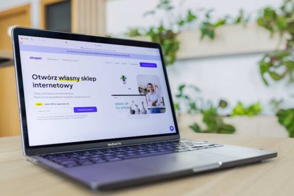 ActiveCampaign vs. HubSpot Marketing Hub Professional: Advanced Segmentation and Automation for E-commerce SMBs. - Featured Image