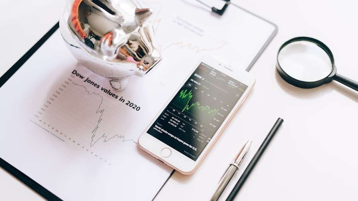 Advanced cash flow optimization strategies for SaaS founders scaling personal wealth. - Featured Image