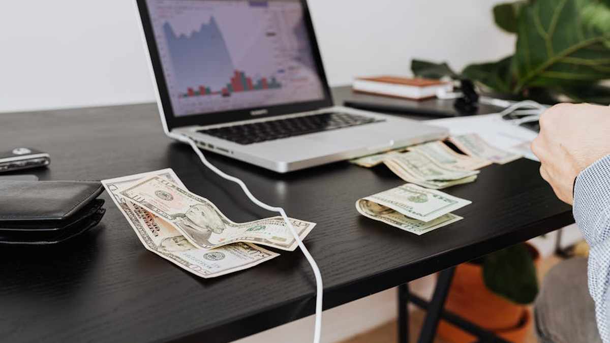 Automating expense categorization and cash flow tracking for busy digital entrepreneurs. - Featured Image