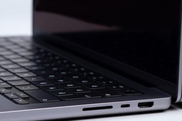 Best USB-C Docks for M3 MacBook Pro Users: Port Selection and Power Delivery Analysis - Featured Image