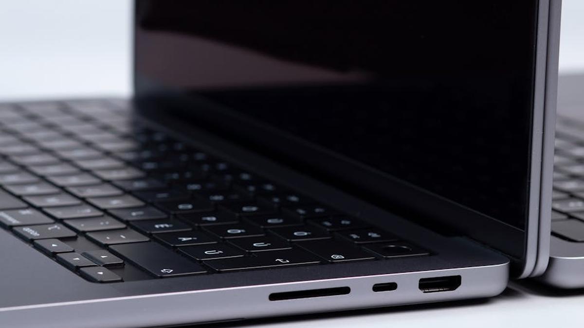 Best USB-C Docks for M3 MacBook Pro Users: Port Selection and Power Delivery Analysis - Featured Image