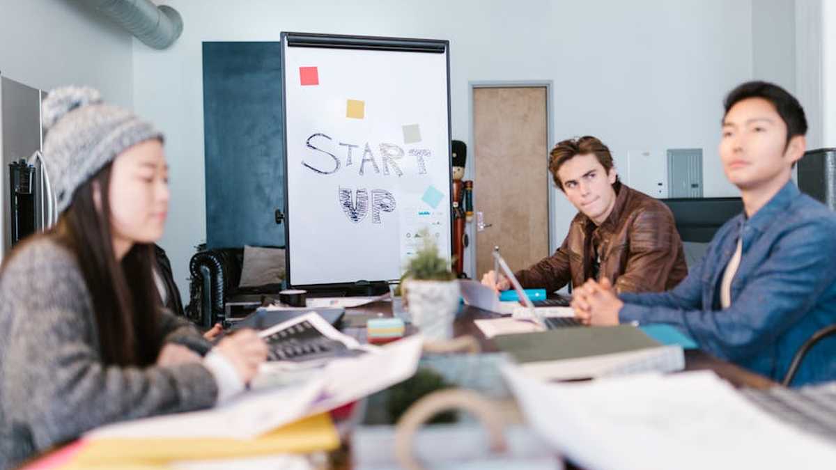 Building a Lean, Scalable MVP for USA Tech Startups: Beyond Basic Feature Sets - Featured Image