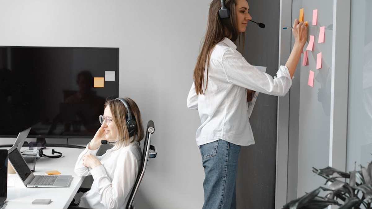 Building a Recurring Revenue Model for B2B Service Providers Using Membership Platforms and US-Based CRM - Featured Image