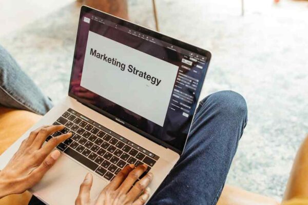 Building an evergreen webinar strategy for lead generation in the US market. - Featured Image