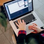 Choosing the right project management software for asynchronous US remote teams. - Featured Image