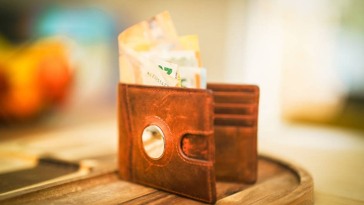 Comparing universal life insurance indexed options for wealth accumulation vs. guaranteed cash value growth. - Featured Image