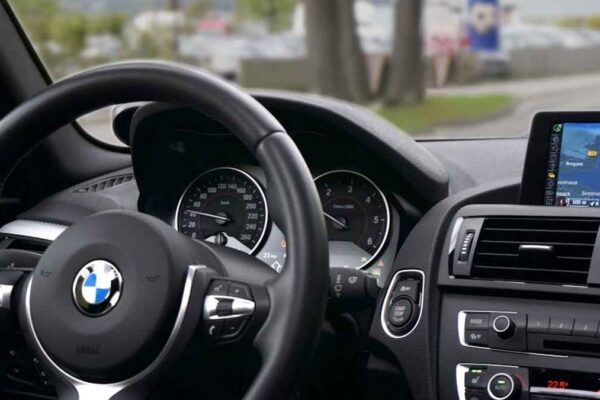 Dash Cams with Parking Surveillance and GPS Tracking for US Drivers - Featured Image