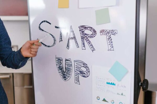 Designing a Sustainable Referral Program for SaaS Growth in the SMB Market - Featured Image