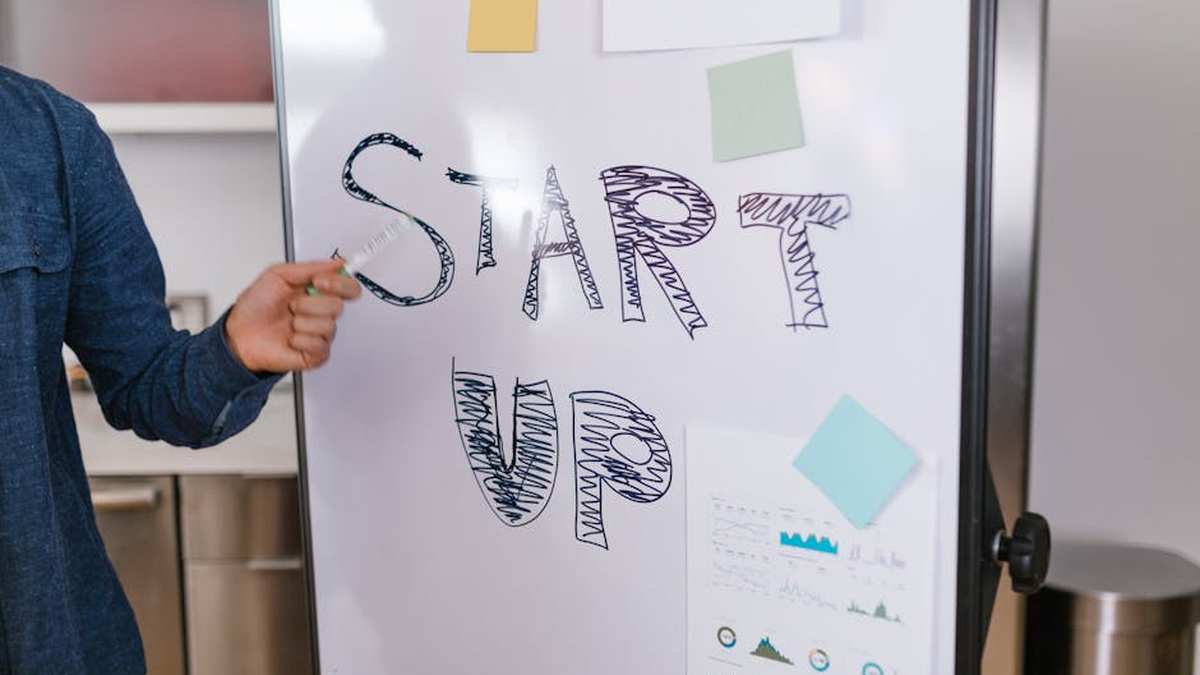 Designing a Sustainable Referral Program for SaaS Growth in the SMB Market - Featured Image