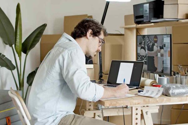 Developing a micro-SaaS product targeting specific pain points for US e-commerce stores. - Featured Image