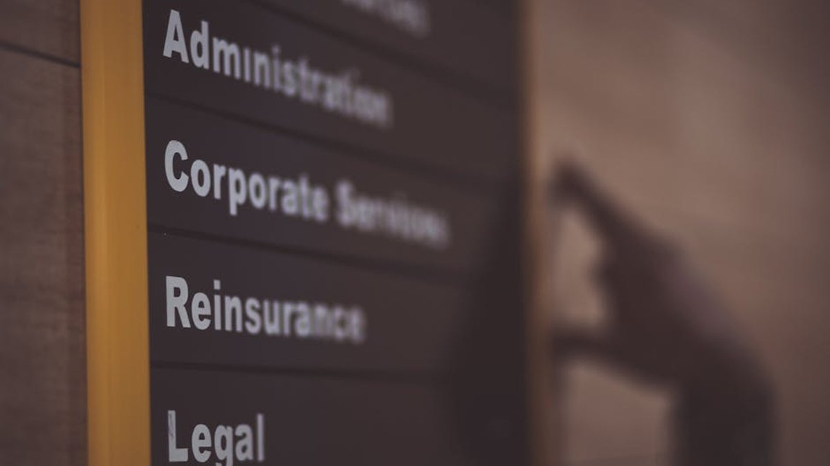 DocuSign Business Pro vs. Adobe Acrobat Sign Solutions for US Legal Departments. - Featured Image