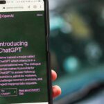 Enhancing customer service efficiency with conversational AI chatbots for US banks. - Featured Image