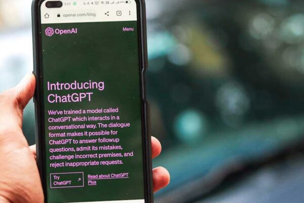 Enhancing customer service efficiency with conversational AI chatbots for US banks. - Featured Image