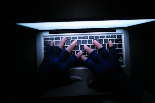 Ergonomic Vertical Mice for Preventing Carpal Tunnel Syndrome: Connectivity and DPI - Featured Image