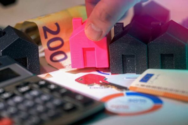 Evaluating fractional real estate investment platforms versus direct property ownership. - Featured Image