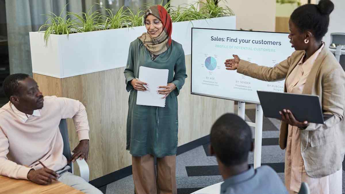 How to Attract and Retain Top SaaS Sales Talent in Competitive US Markets - Featured Image