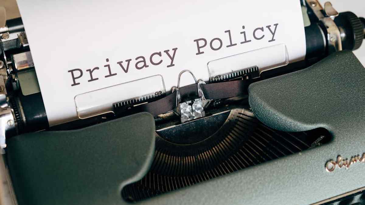 How to manage data retention policies for customer information under US state privacy laws. - Featured Image