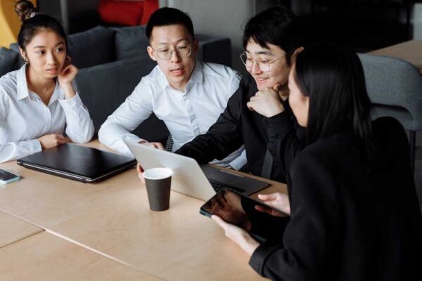 How US Startups Can Leverage Fractional CXOs for Hyper-Growth - Featured Image