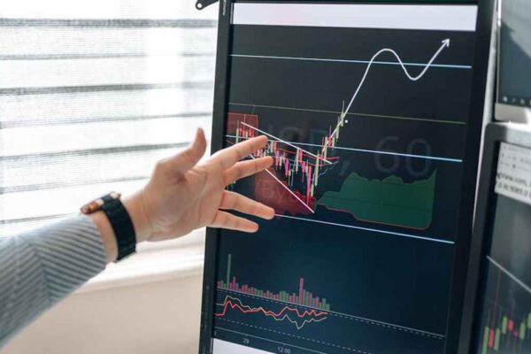 Implementing a barbell investment strategy for high-growth tech stock portfolios. - Featured Image