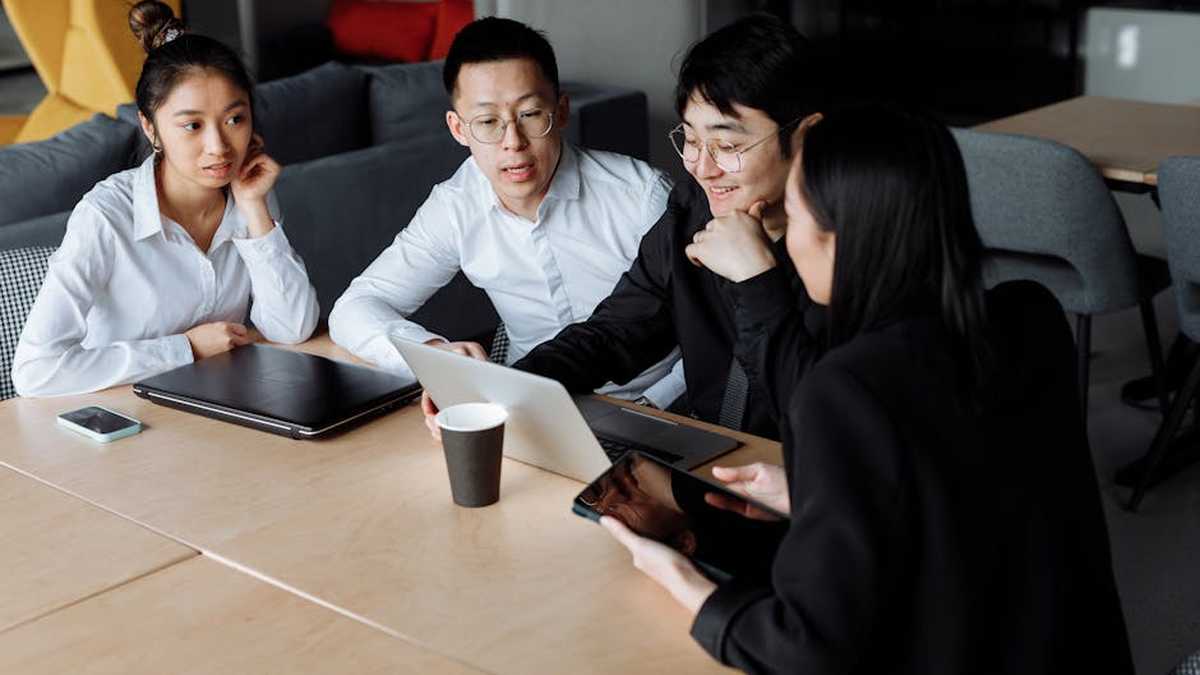 Implementing an AI-Powered Customer Segmentation Framework for Lean Digital Growth in B2B SaaS Startups - Featured Image