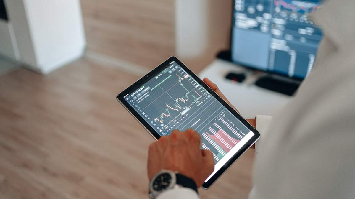 Integrating Business and Personal Finance for US SaaS Founders: A Holistic Approach - Featured Image