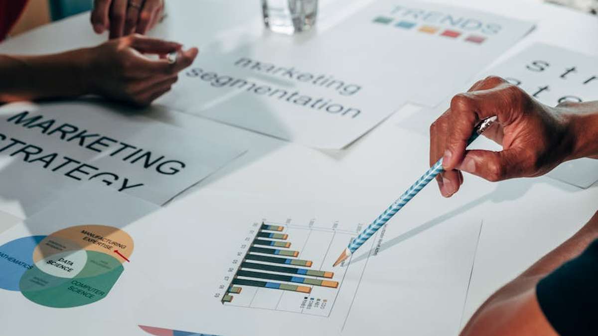 Lean B2B SaaS Customer Acquisition Strategies for Under $5k MRR - Featured Image