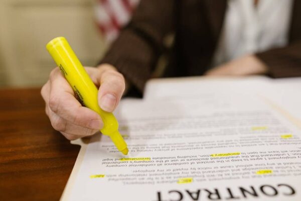 Legal considerations for collecting user reviews and testimonials on your US e-commerce site. - Featured Image