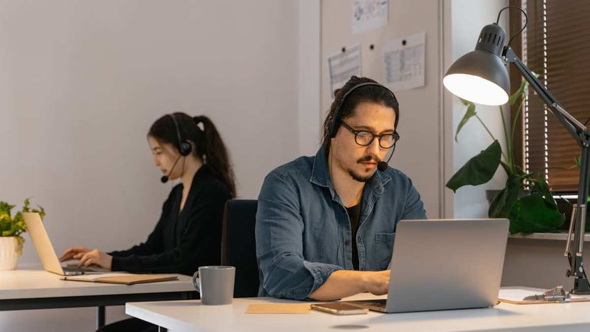 Mastering LinkedIn Creator Mode to Attract High-Value US Corporate Clients for Consulting Services - Featured Image