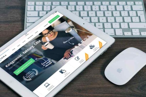 Monday CRM Review: Does it Compete with Dedicated CRM Solutions for US Businesses? - Featured Image