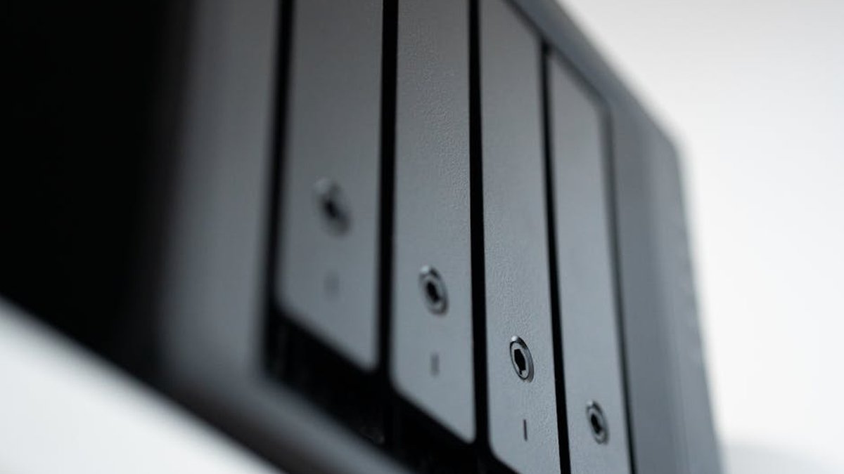 NAS Devices for Home Media Servers: Plex Compatibility and Drive Redundancy - Featured Image