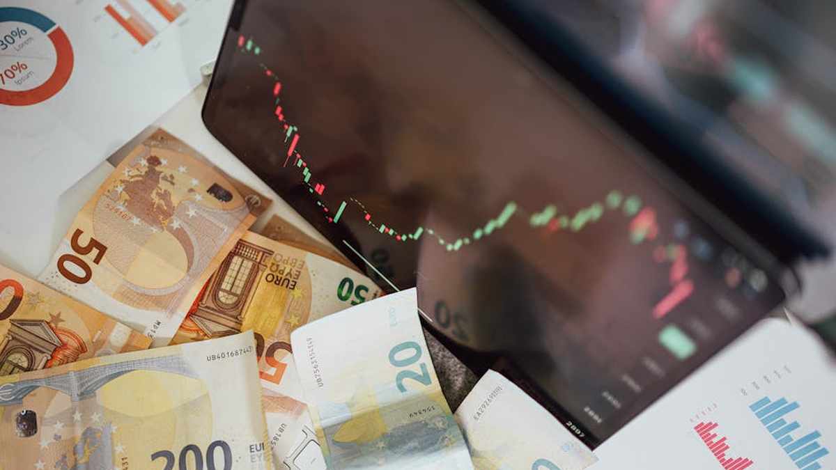 Navigating complex K-1 forms from real estate syndications and private funds. - Featured Image