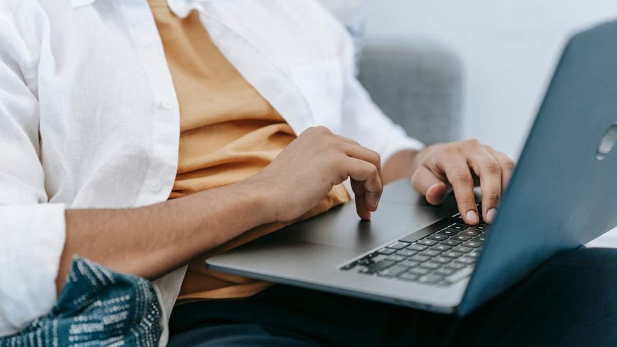 Navigating health insurance options as a self-employed US digital nomad. - Featured Image