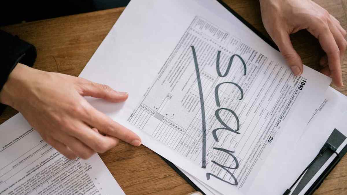 Navigating multi-state sales tax nexus and compliance for US-based SaaS companies with remote teams. - Featured Image