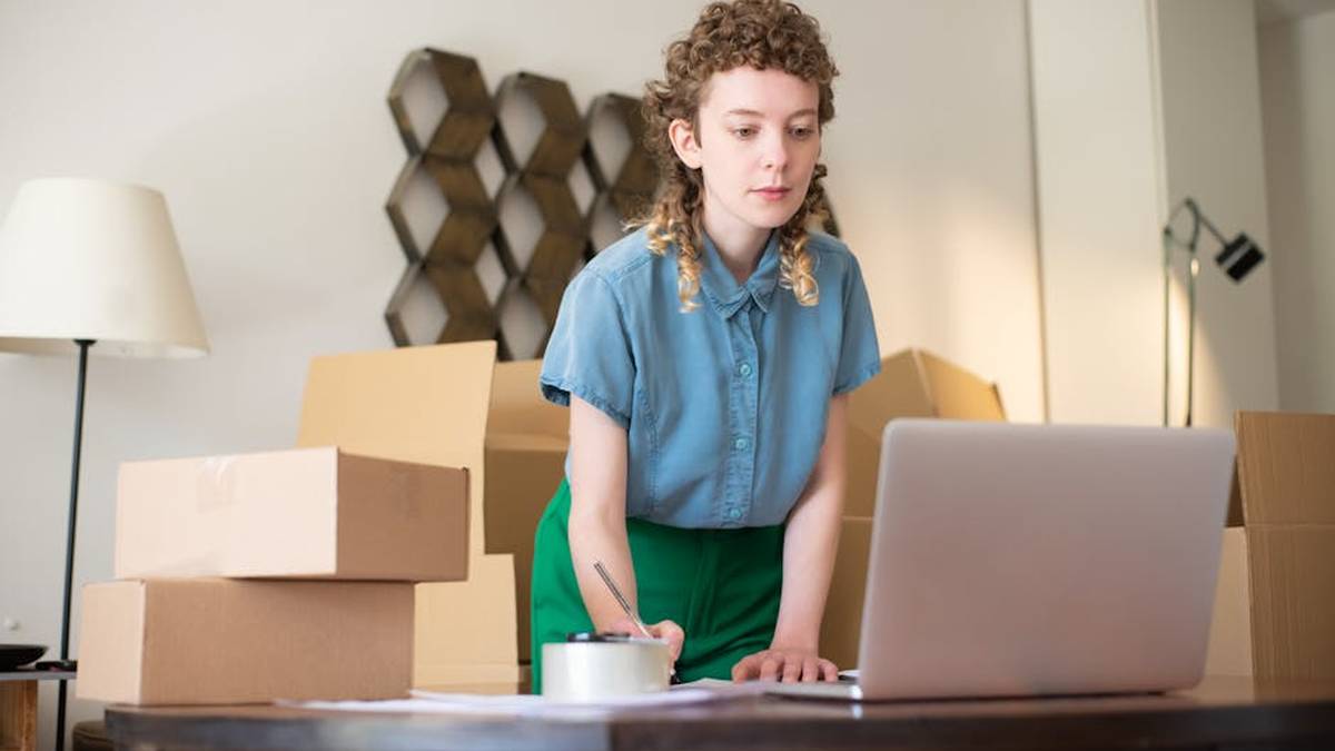 Navigating multi-state sales tax nexus for e-commerce entrepreneurs selling digital products. - Featured Image