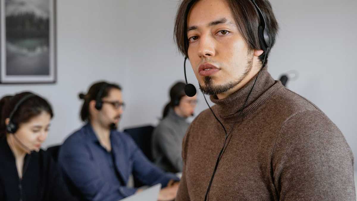 Optimizing Call Center Operations with AI-Powered Call Routing and Transcription for US Businesses. - Featured Image