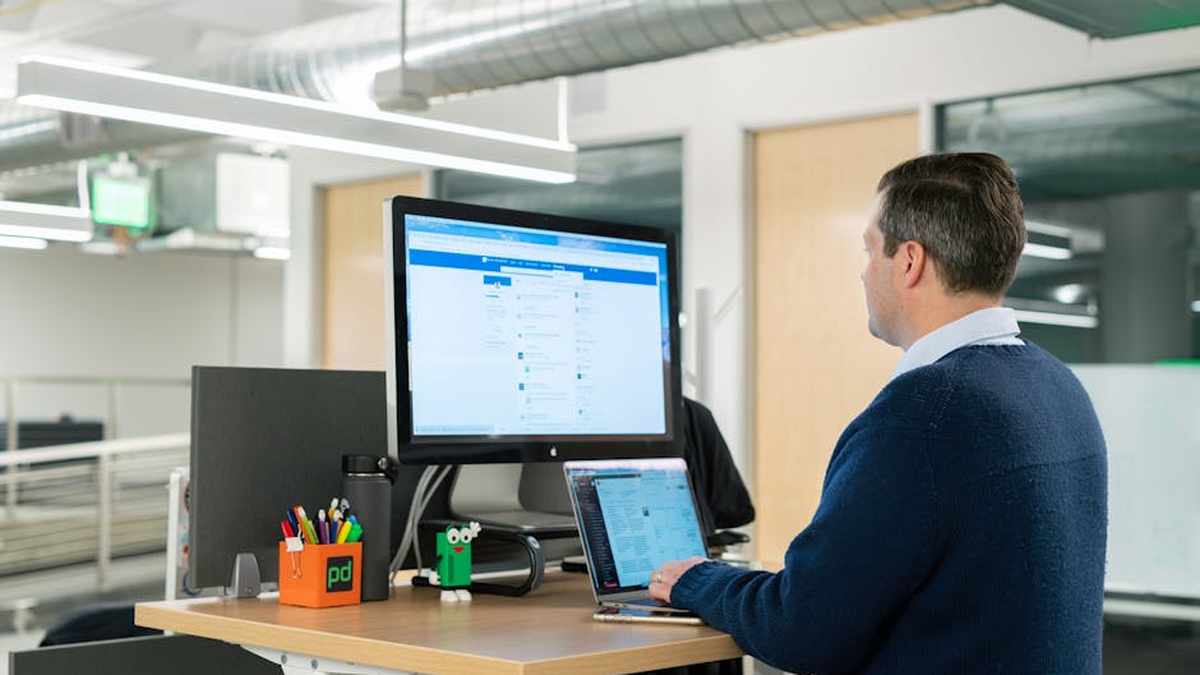 Optimizing LinkedIn ProFinder for US-Based High-Ticket Fractional CMO Engagements - Featured Image