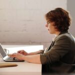 Optimizing US digital nomad taxes: Structuring your location-independent business for maximum deductions - Featured Image