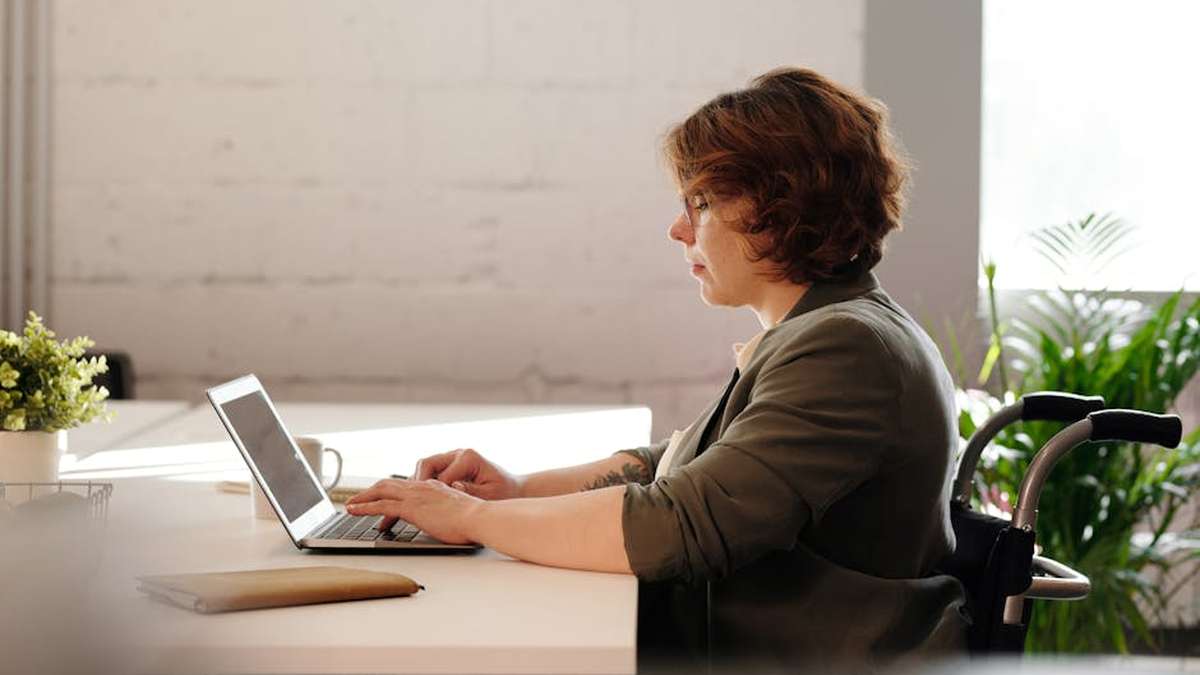 Optimizing US digital nomad taxes: Structuring your location-independent business for maximum deductions - Featured Image