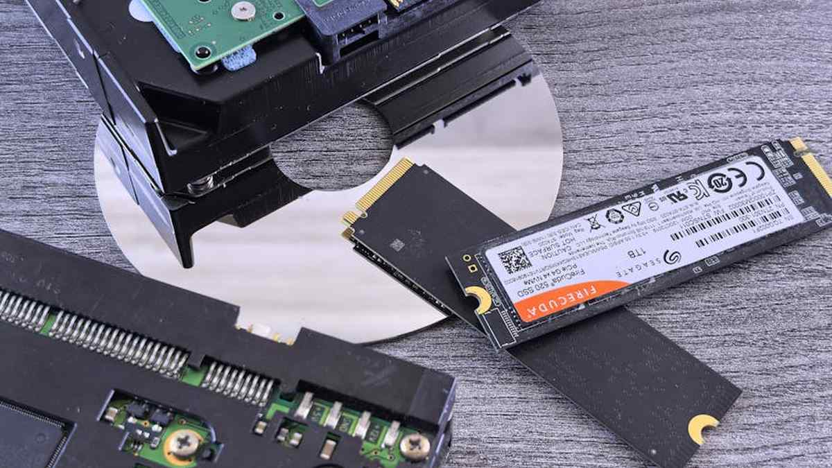 Portable NVMe SSDs for Mac vs. PC: Latency, Throughput, and Real-World File Transfer Tests for Professionals - Featured Image