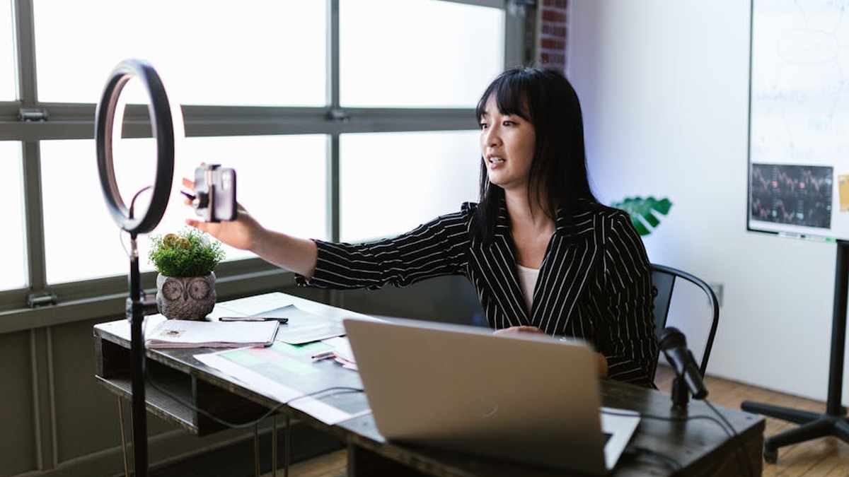 Professional Webcams for Remote Work: 1080p vs. 4K, Low Light Performance - Featured Image