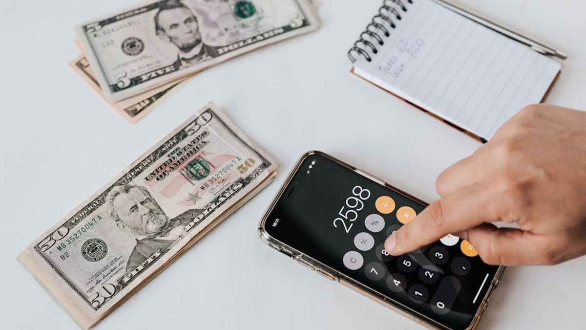 QuickBooks Payroll vs. ADP Payroll: Which Service Best Suits US Small Businesses? - Featured Image