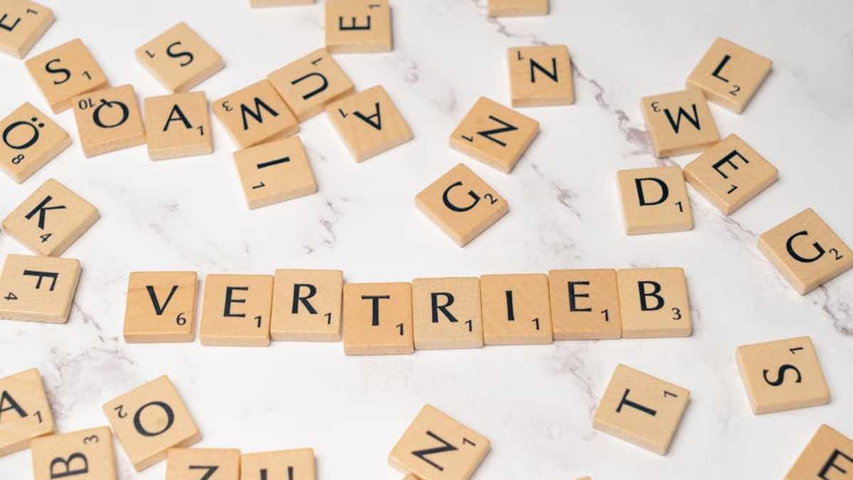 Salesforce Sales Cloud Enterprise vs. Microsoft Dynamics 365 Sales: ROI for Mid-Market B2B Companies in the US. - Featured Image