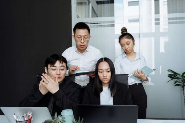 Setting Up a Legal Framework for Employee Equity and Vesting in US Startups - Featured Image