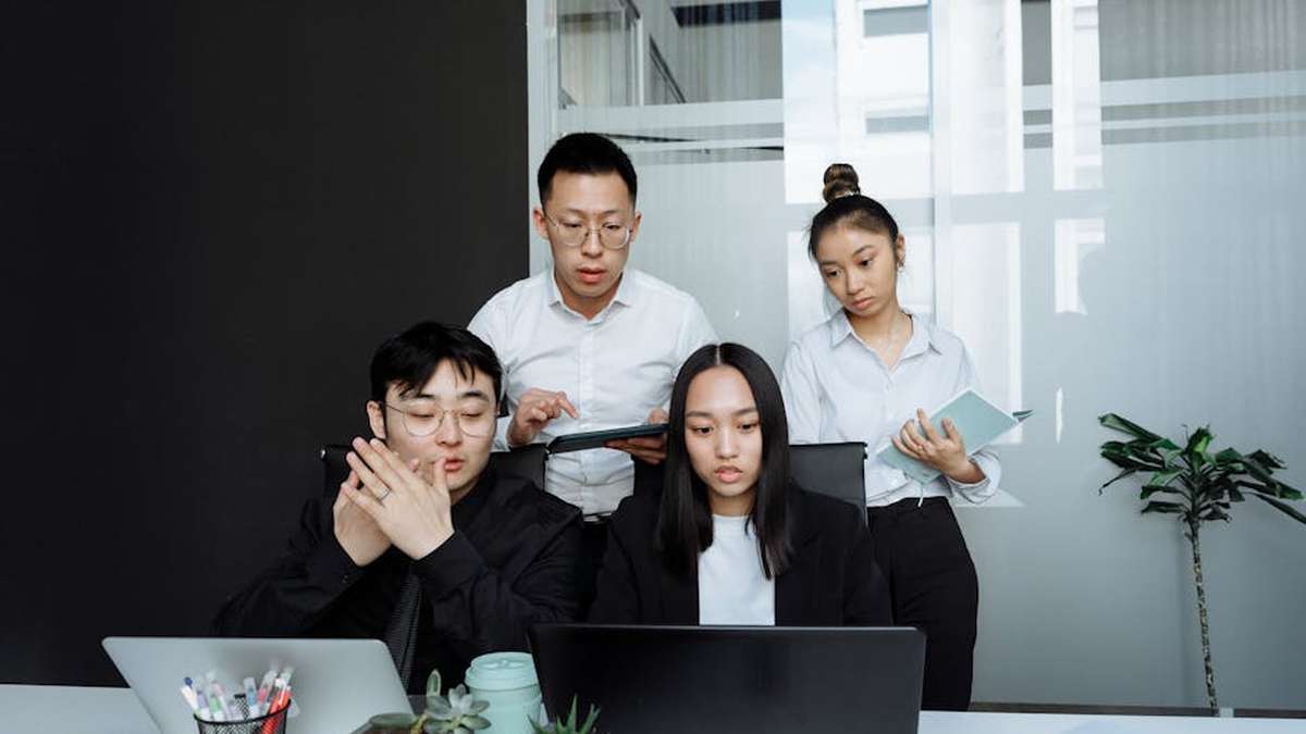 Setting Up a Legal Framework for Employee Equity and Vesting in US Startups - Featured Image