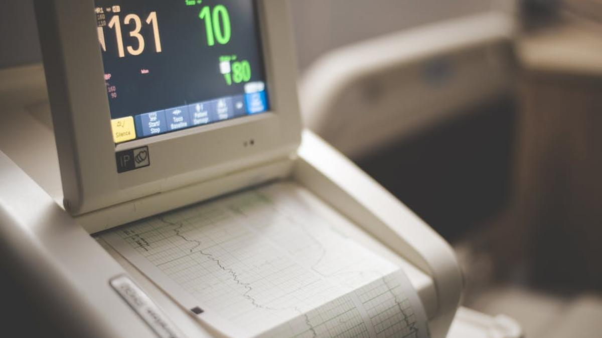 Smartwatches with Advanced Health Monitoring for Seniors: Fall Detection and ECG - Featured Image