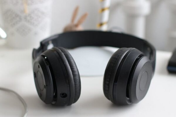 Sony WH-1000XM5 vs. Bose QuietComfort Ultra Headphones: Noise Cancellation and Sound Quality Battle - Featured Image